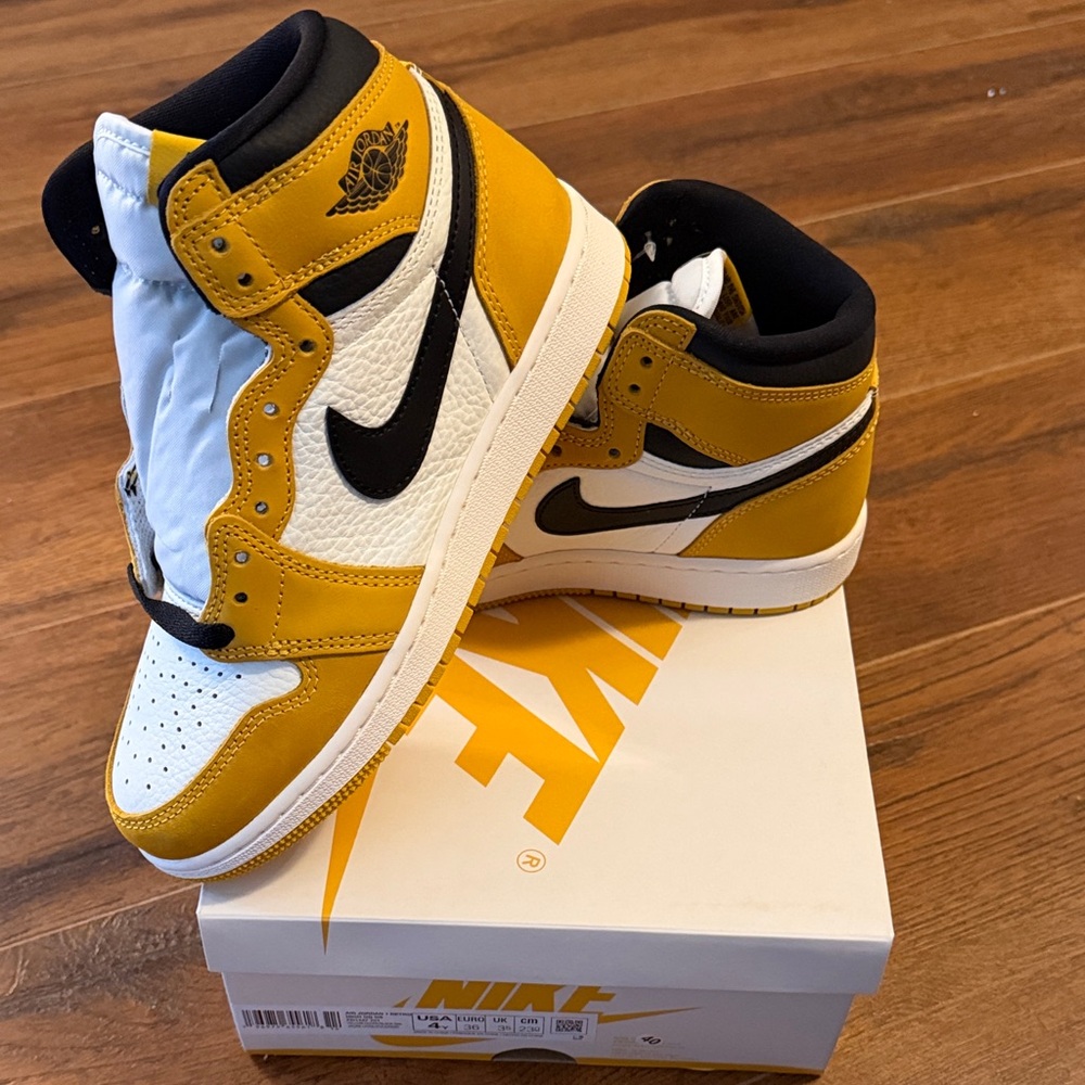 Nike Air Jordan 1 Mid Mustard/Black/White